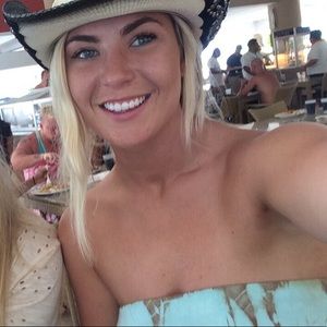 Meet your Posher, Lacey